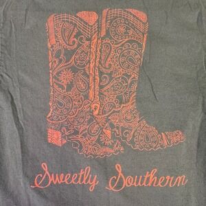 Sweetly‎ Southern Women's Western T-Shirt Short Sleeve Boots Graphic Gray Small